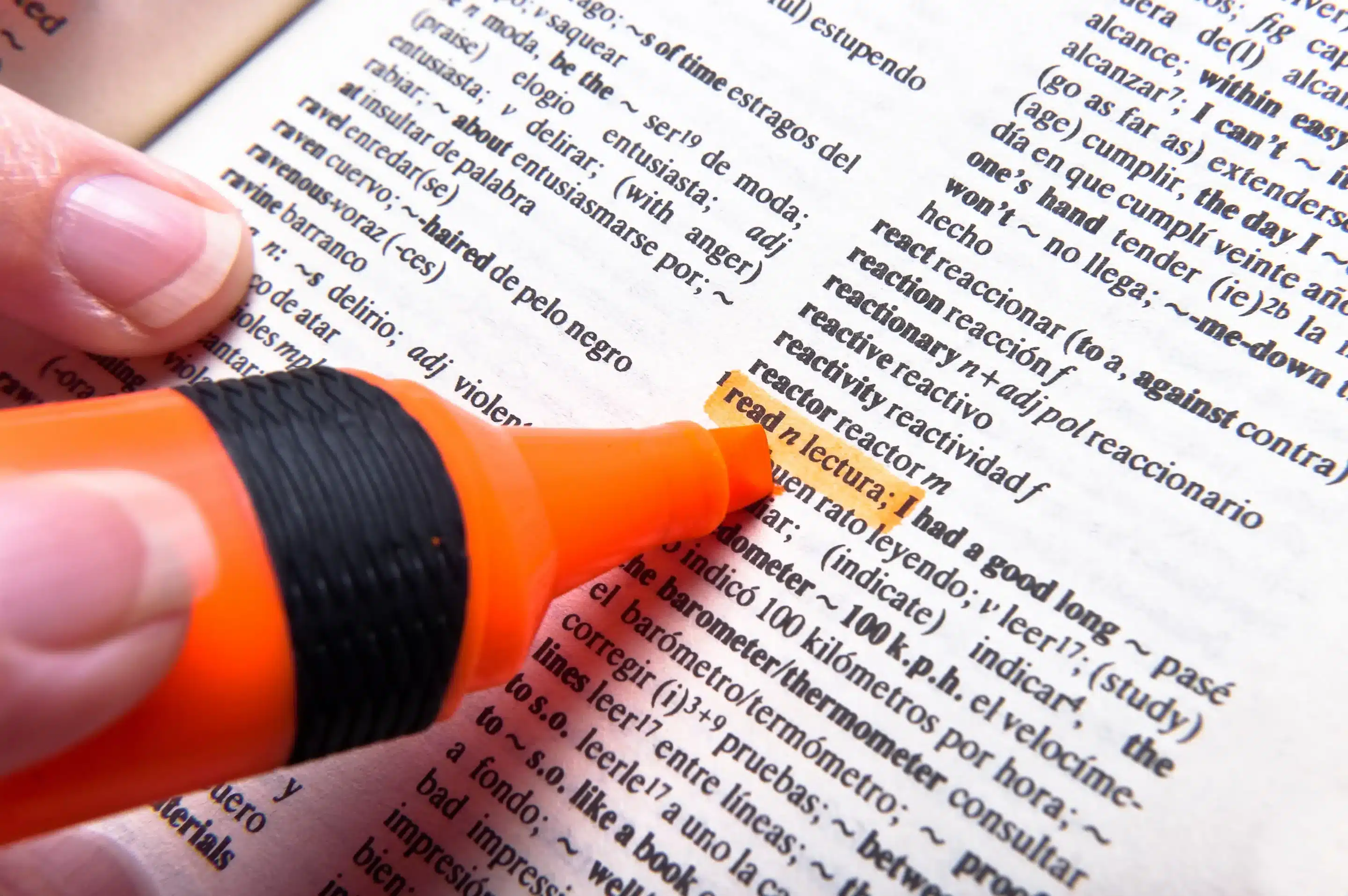 Realmente vale a pena treinar o inglês com dicionário?