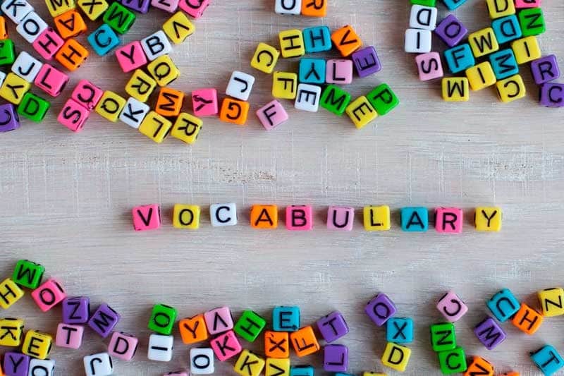 10 falsos cognatos em inglês que confundem até quem já estuda há anos