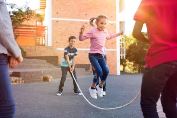 3 brincadeiras clássicas para aprender inglês brincando!