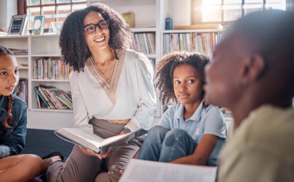 Educação antirracista: 2 indicações em inglês para ampliar o seu repertório