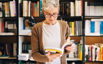 Livros fáceis para começar a ler em inglês: conheça os queridinhos do BookTok