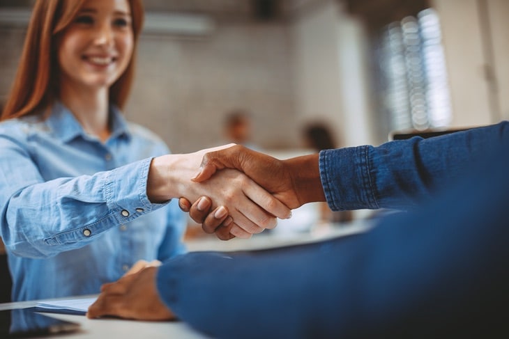 Como se sair bem na entrevista de emprego em espanhol: 5 dicas práticas para brilhar