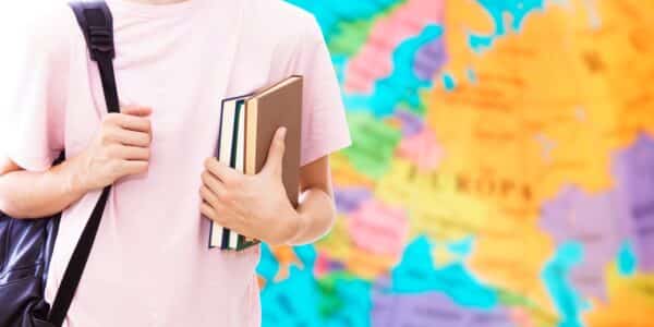 O que acontece ao aprender espanhol em viagens e na escola de idiomas? Veja agora