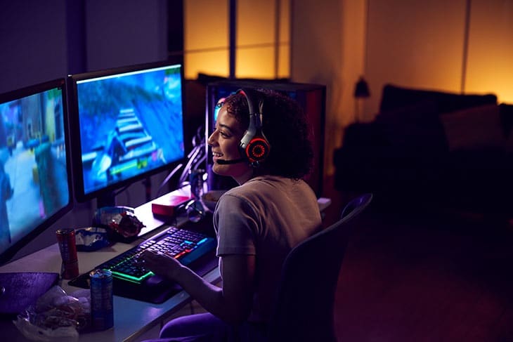 Treine com canais de streaming de games em inglês