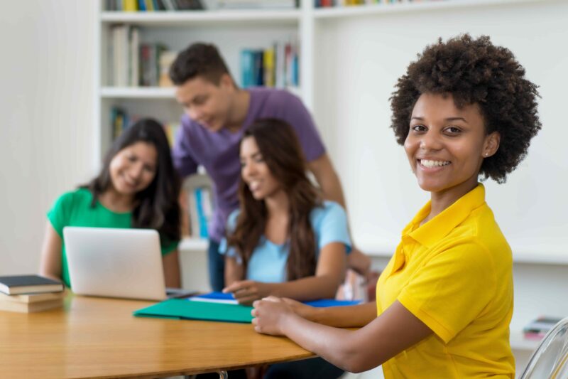 Como investir no seu futuro com um curso de idiomas? Entenda o que é planejamento financeiro.