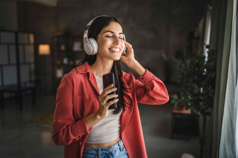 10 vezes em que Billie Eilish falou sobre amor em inglês