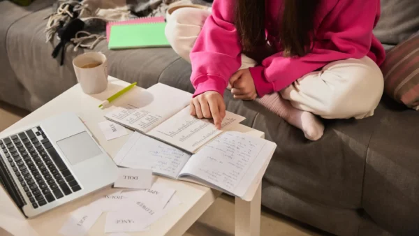 Flashcard: como usar esta ferramenta para aprender inglês e espanhol de forma rápida e eficiente?