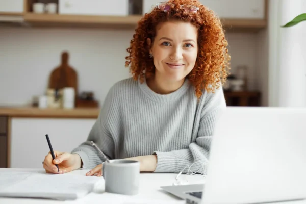 Errar, revisar, aprender: o guia leve e realista para mandar bem no dever de casa