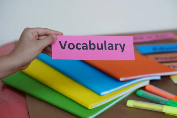 Vocabulário básico em inglês: seu guia completo para se expressar com confiança